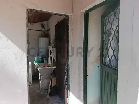 VENTA CASA LISTA PARA INGRESAR 4 AMB. OTRA a TERMINAR sobre LOTE DE 1080 M2- EN