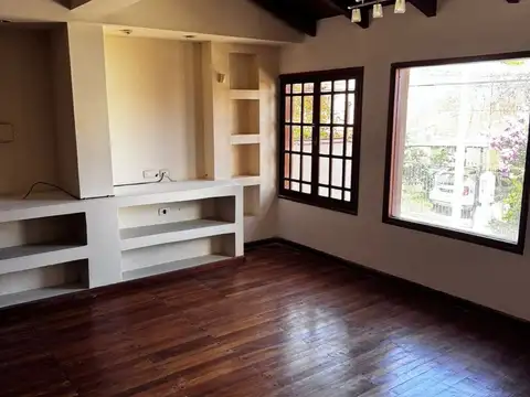 Casa 5 ambientes con 4 baños