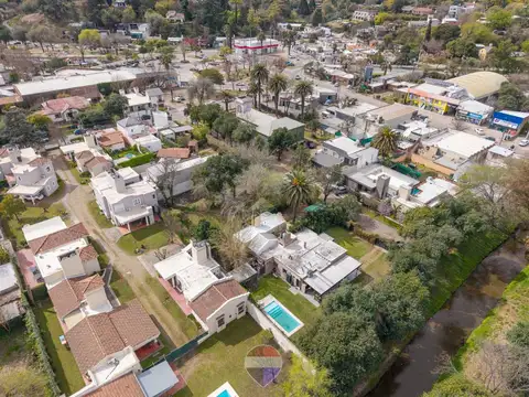 Casa 6 ambientes con 2 baños