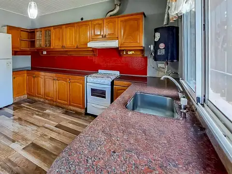 Casa 4 ambientes con 2 baños