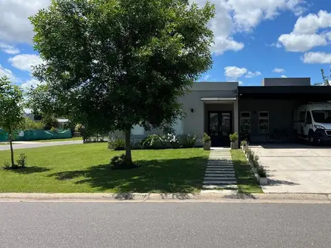 Casa en Venta en Loma Verde, USD 229.000