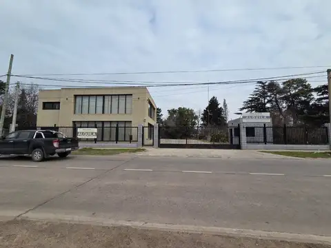 DEPOSITO CON OFICINAS  EN ALQUILER EN LOMA VERDE
