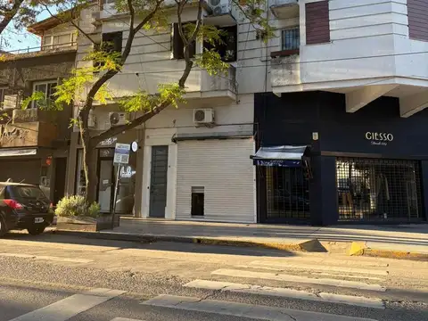 Departamento en Alquiler en Mart.-Vias/Libertador con terraza grande