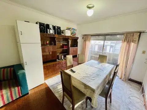 Sarmiento 2400, Piso 2