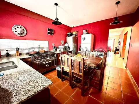 VENTA CASA 4 AMBIENTES VILLA TESEI GRAN LOTE