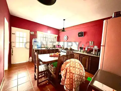 VENTA CASA 4 AMBIENTES VILLA TESEI GRAN LOTE