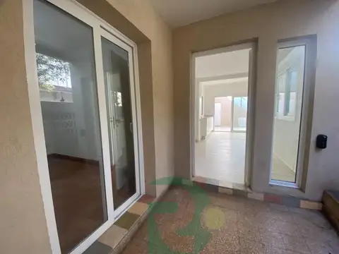 Depto Tipo Casa 4 ambientes con 2 baños