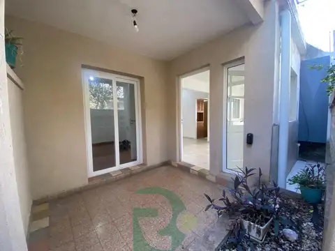 Depto Tipo Casa en Venta en Villa Sarmiento, USD 115.000