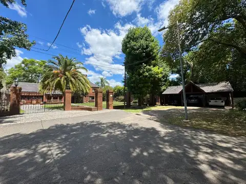 Casa en Venta con 5 cocheras