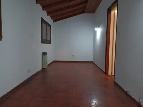 Casa 5 ambientes en venta, en Acassuso.