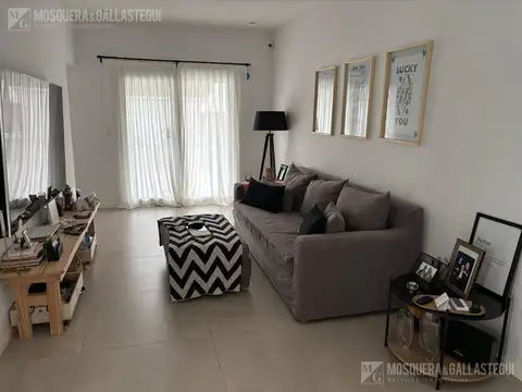 Casa 3 ambientes con 2 baños
