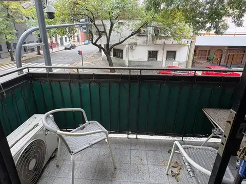 2amb. con Balcón Frente- Luminoso- Cerca Subte- Garay