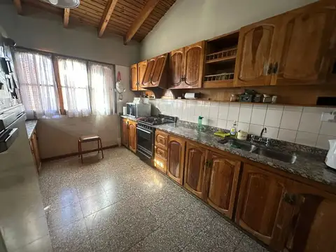 Casa 7 ambientes con 4 baños