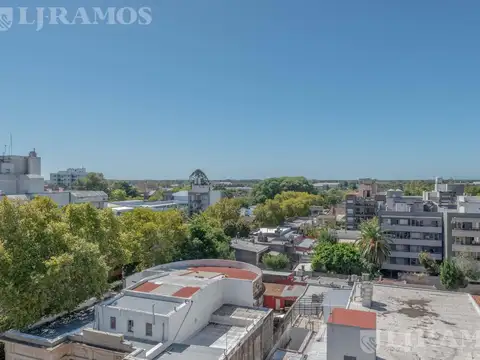 Gran semipiso de con balcón aterrazado y vista abierta al río en el centro de San Fernando ! Constitución  al 600.