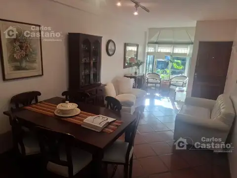Exc. Dúplex 5 Amb. con 3 Baños, Cochera y Fondo