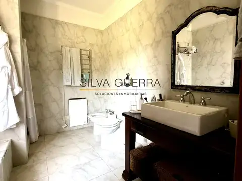 Casa 7 ambientes con 3 baños