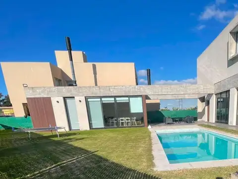 CASA A LA VENTA EN BRISANOVA, PUEBLO ESTHER