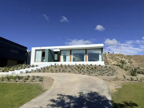 Casa moderna en La Herradura | 3 dorm | Lote 1084m² | Impecable