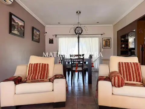 Casa en Venta con 1 cochera