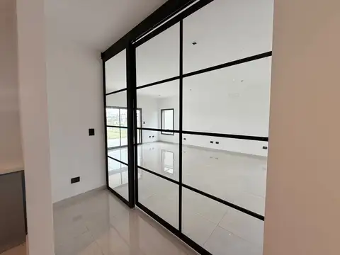 Casa en Venta en Presidente Derqui, USD 253.000