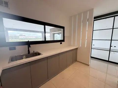 Casa de 6 Ambientes en Barrio San Pablo – Diseño, Confort y Calidad en Pilar ?