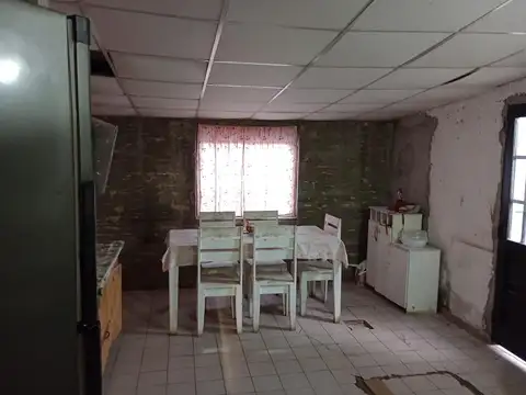 Casa 4 ambientes con 1 baño