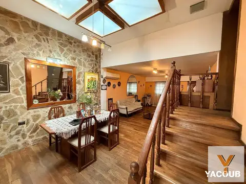 Casa 6 ambientes con 2 baños