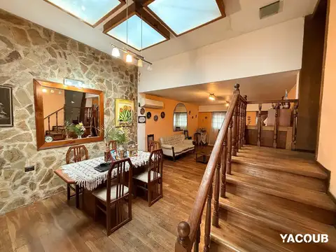 Casa 6 ambientes con 2 baños