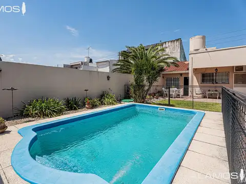 VENTA CASA 4 AMBIENTES EN VILLA LUZURIAGA