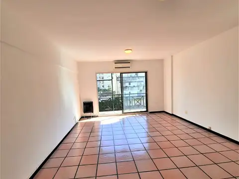 AMPLIO MONOAMBIENTE 42 m² (Apto Profesional) C/ COCHERA TODO LUZ 