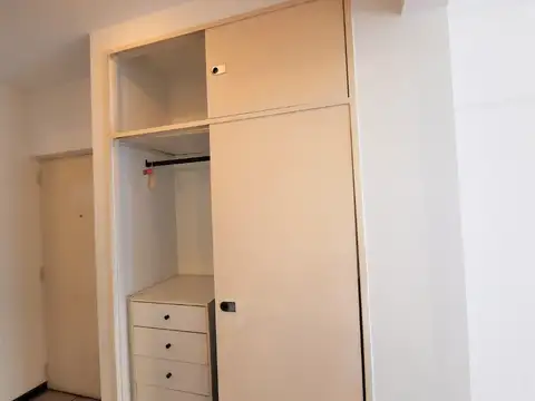 AMPLIO MONOAMBIENTE 42 m² (Apto Profesional) C/ COCHERA TODO LUZ 