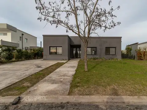 Casa 3 dormitorios más dependencia o escritorio. Excelentes terminaciones