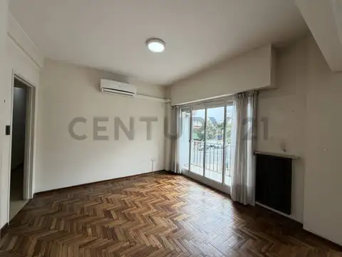 Diagonal 80 y 47 800, Piso 1