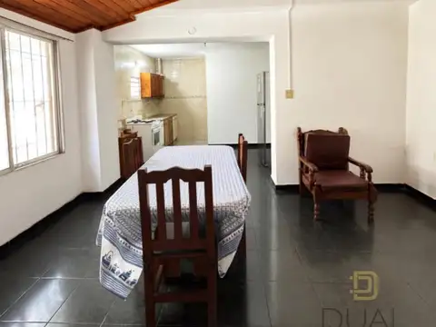 VENTA CASA 4 DORMITORIOS CON COCHERA Y PARRILLERO – ZONA URIBURU