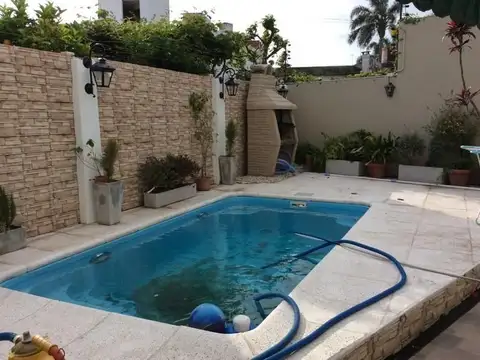 Casa en Venta con 3 cocheras