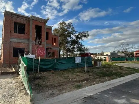 Casa en Venta en Pilar Del Este - Santa Sofia, USD 240.000