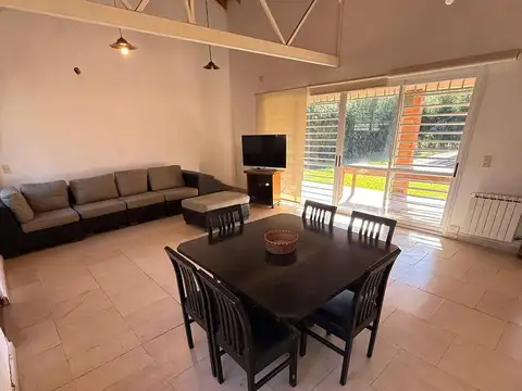 Casa 4 ambientes con 3 baños