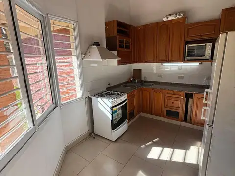 Casa en Alquiler con 1 cochera