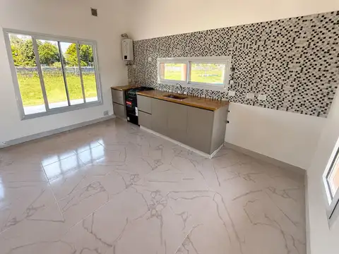 Casa 3 ambientes con 1 baño