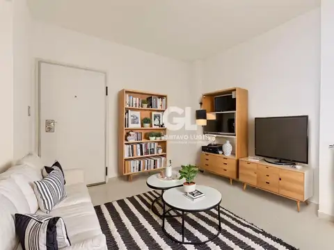 ¡Luminoso, silencioso y con patio propio! Ubicación ideal.