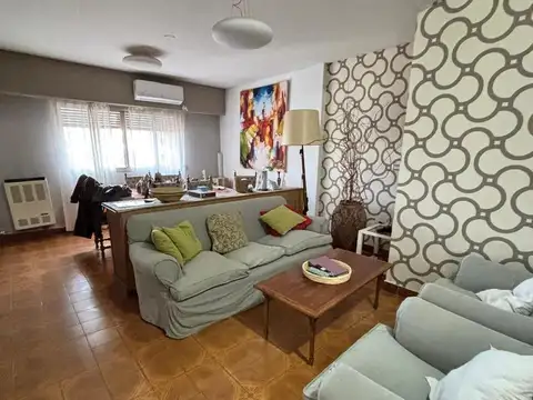 Departamento 6 ambientes con 2 baños