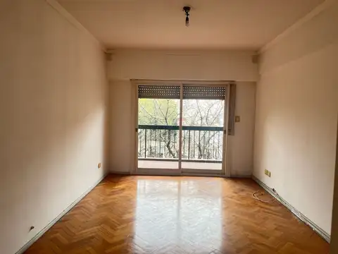 Charlone 900, Piso 3