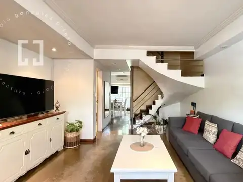 Excelente Triplex 4 AMBIENTES CON TERRAZA, PATIO Y COCHERA