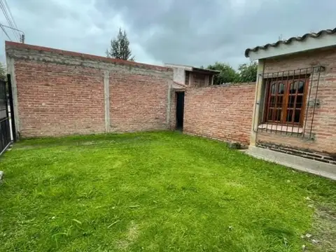 Barrio Santa Ana. Mza3. Casa 100