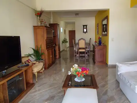Departamento 4 ambientes - Impecable - SUM con Parrilla -2 balcones- Ladines al 2500
