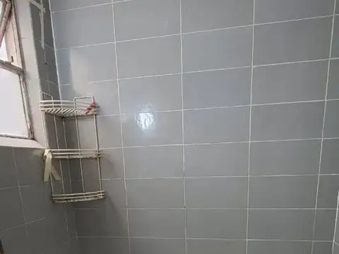 MONOAMBIENTE CON COCINA SEPARADA - BAÑO COMPLETO 2  X ESCALERA