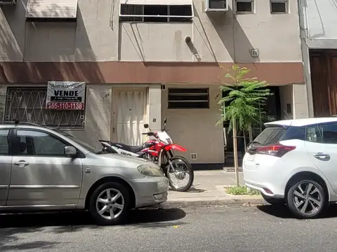 MONOAMBIENTE CON COCINA SEPARADA - BAÑO COMPLETO 2  X ESCALERA