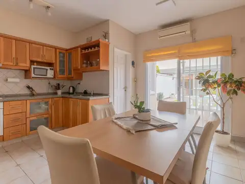 Depto Tipo Casa 4 ambientes con 3 baños