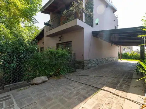 Casa emplazada en tres lotes