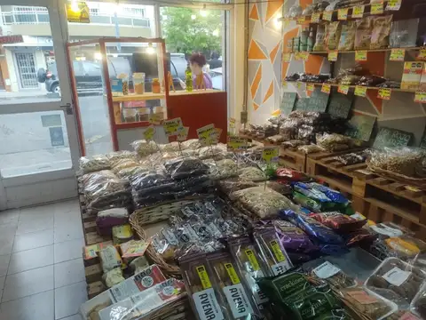 EXCELENTE DIETETICA EN BARRACAS SOOBRE AVENIDA